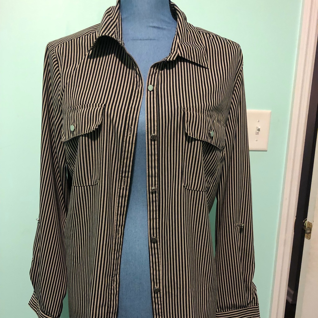 Notations Size Large Button Down Blouse